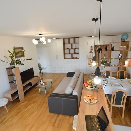 Shine24 - Spacious And Bright Apartment - New Novi Sad Bagian luar foto
