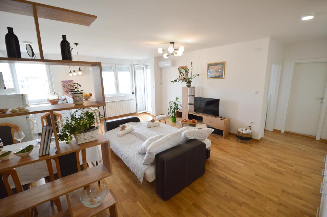 Shine24 - Spacious And Bright Apartment - New Novi Sad Bagian luar foto